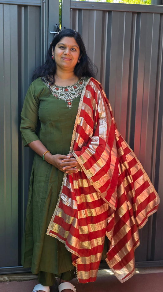 Mulchanderi 3 piece set with contrast dupatta