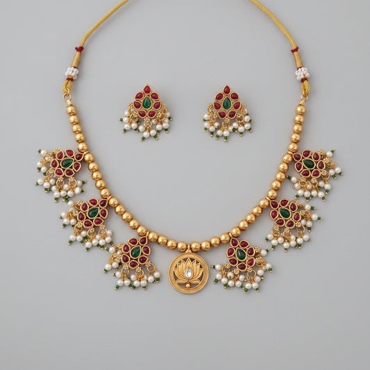 Antique Gold Lotus Pendant Kemp Cluster Necklace Set with Earrings