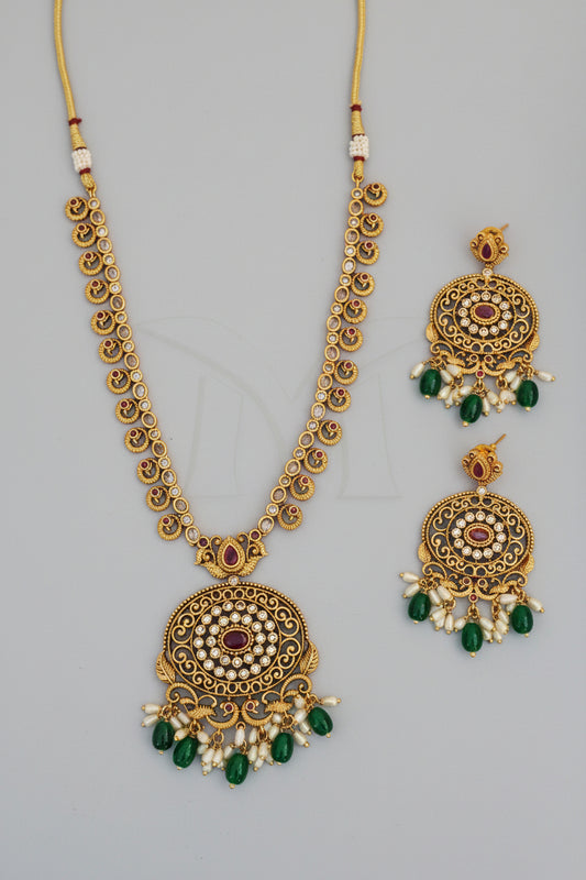 Matt Gold Polish Kemp Necklace Set with Earrings